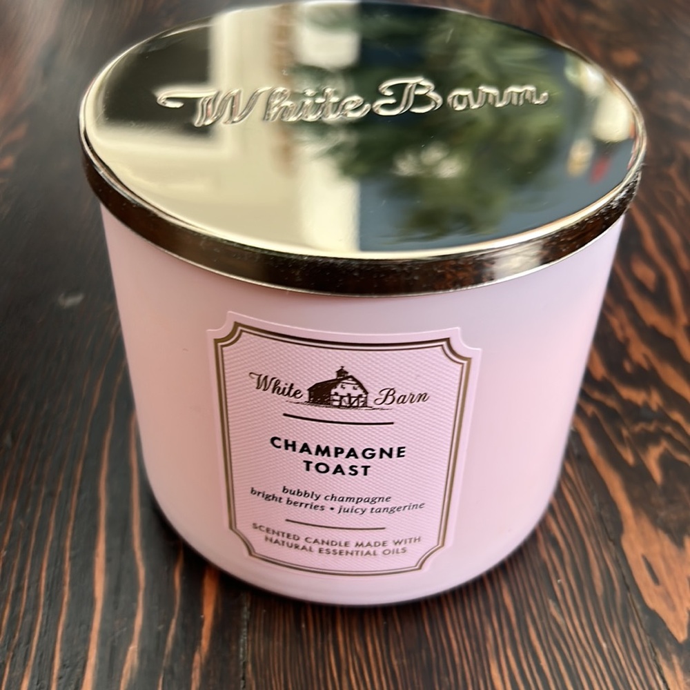 🆕 White Barn Champagne Toast 3-Wick Scented Candle 🥂